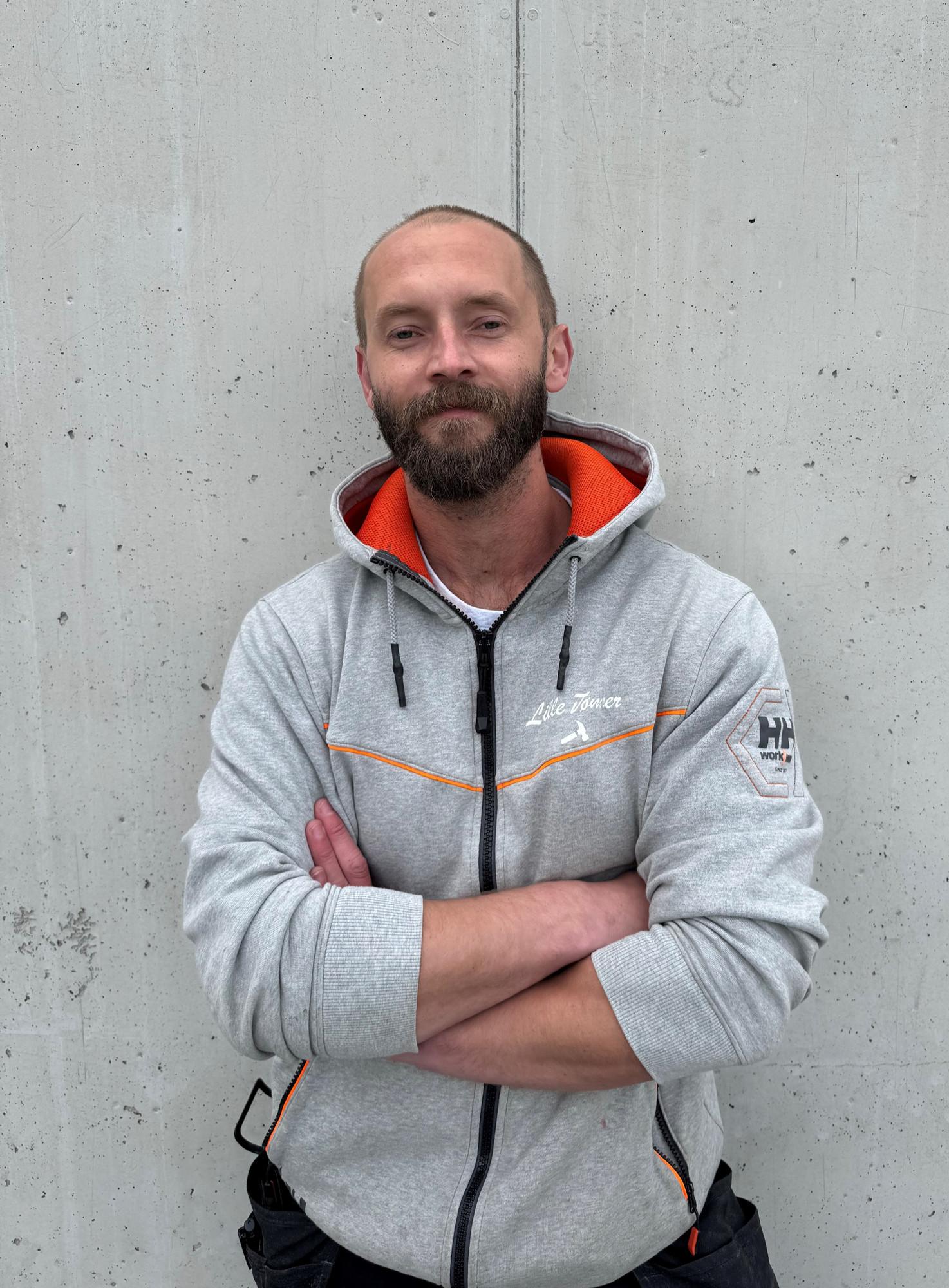 Johannes B. Kjenner, tømrerlærling i Lille Tømrer